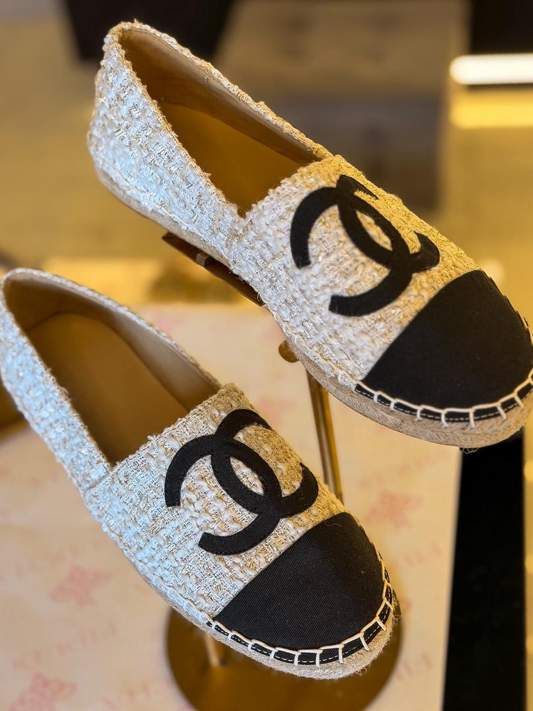 [688-19] Chanel Tweed Espadrilles (37, Ivory / Black)